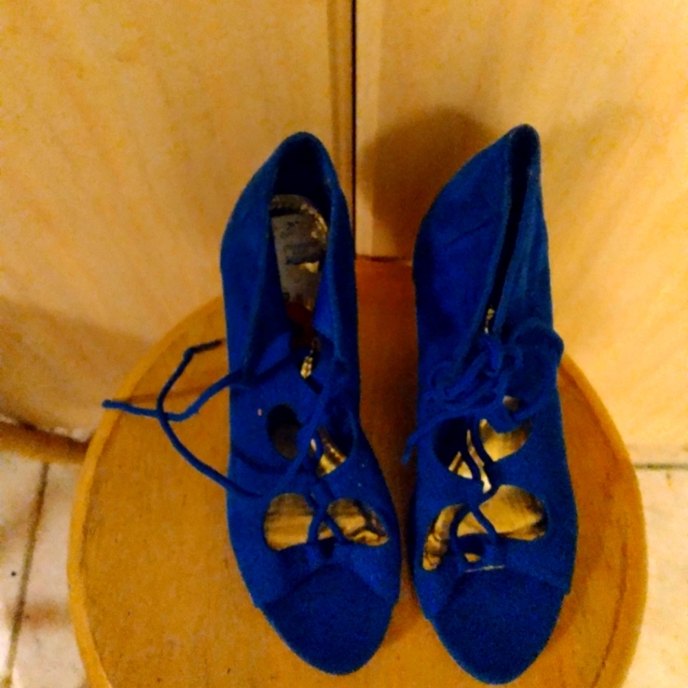Women's size 8 shoes